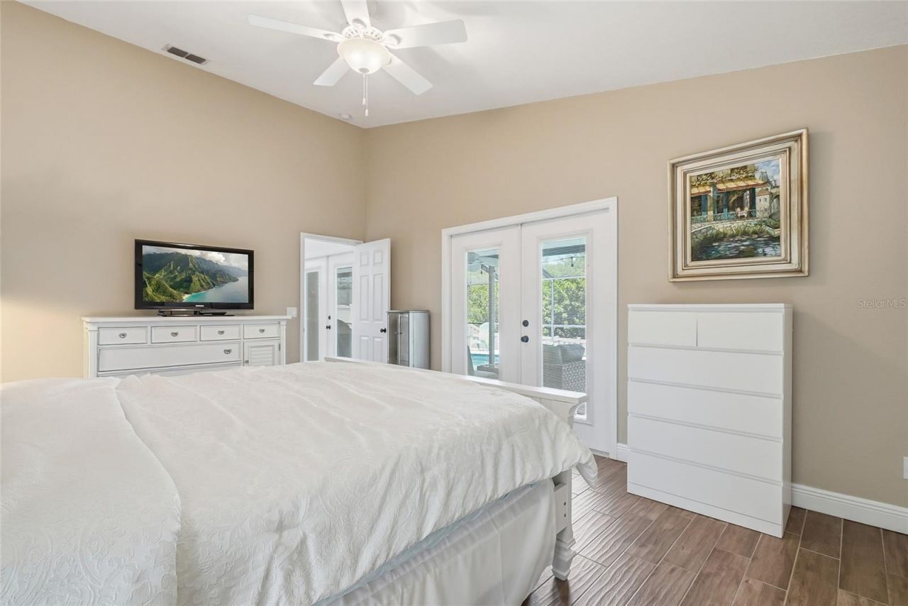 5274 White Sand Circle Ne, Saint Petersburg, FL 33703 Photo