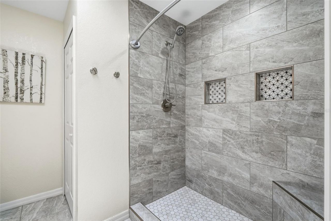 5274 White Sand Circle Ne, Saint Petersburg, FL 33703 Photo
