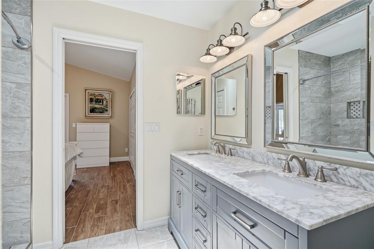 5274 White Sand Circle Ne, Saint Petersburg, FL 33703 Photo