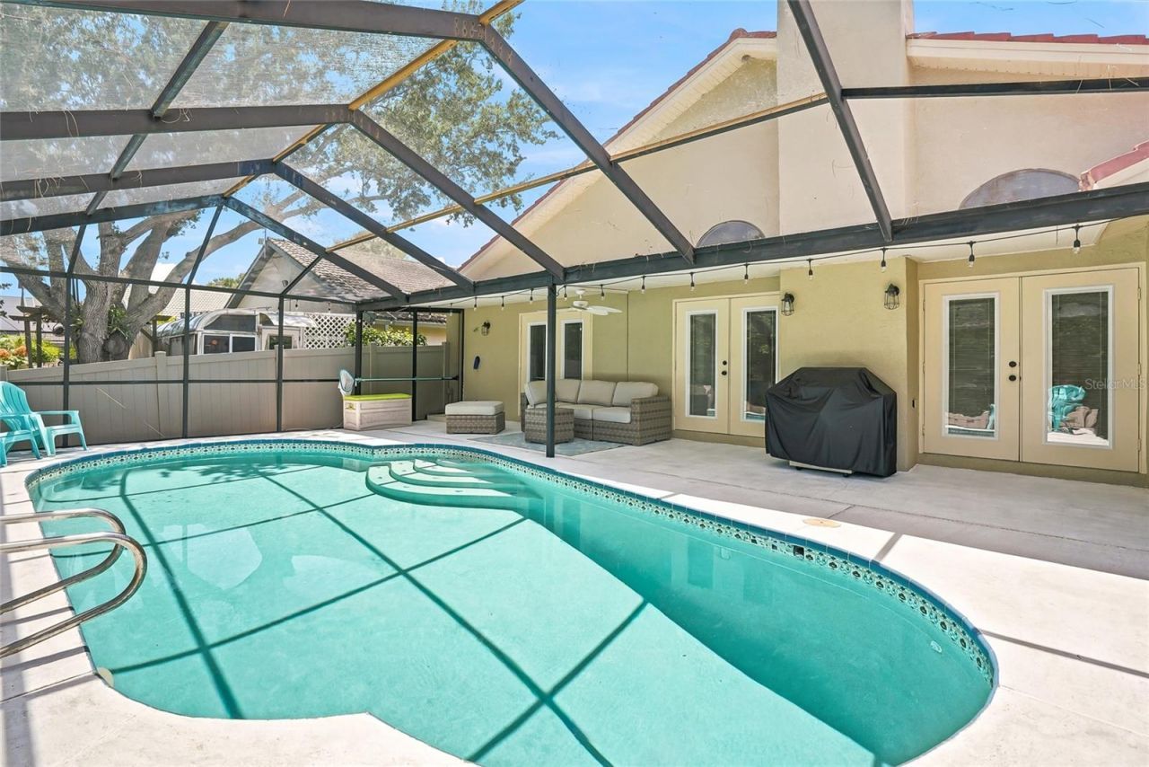 5274 White Sand Circle Ne, Saint Petersburg, FL 33703 Photo