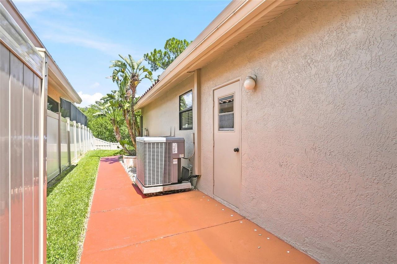 5274 White Sand Circle Ne, Saint Petersburg, FL 33703 Photo