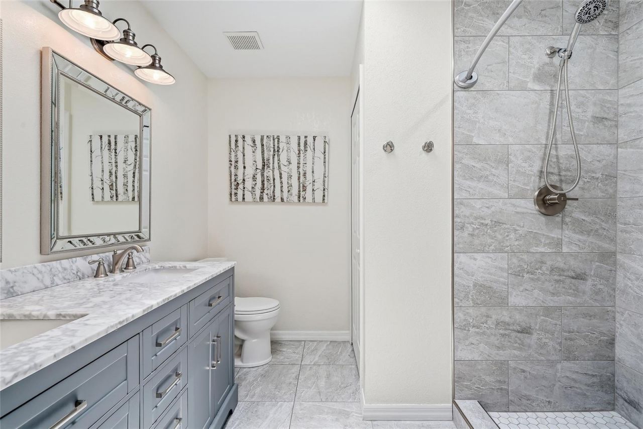 5274 White Sand Circle Ne, Saint Petersburg, FL 33703 Photo