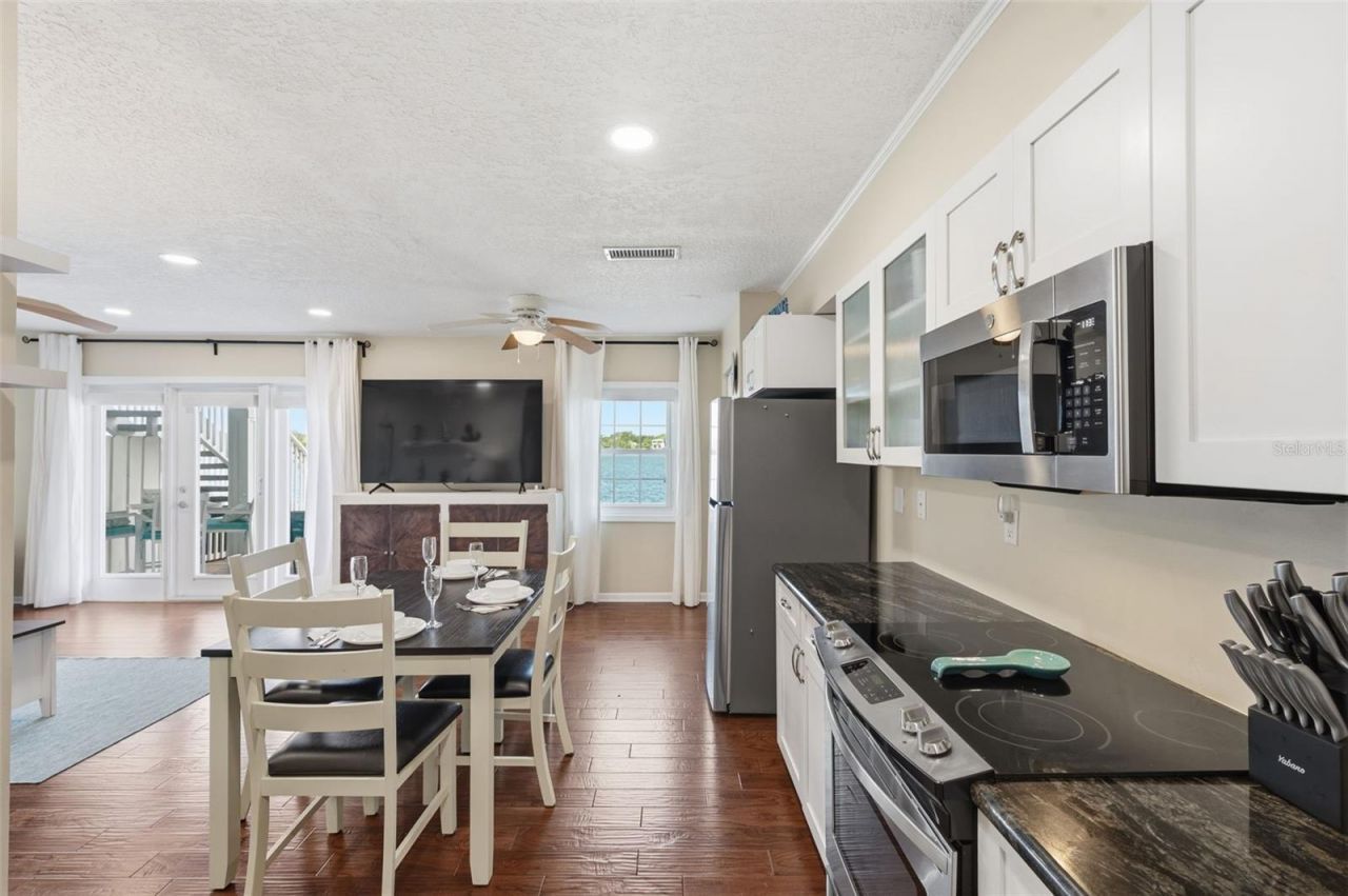 5117 Salmon Drive Se, Unit B, Saint Petersburg, FL 33705 Photo