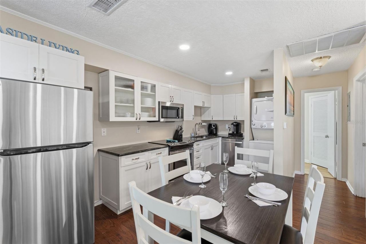 5117 Salmon Drive Se, Unit B, Saint Petersburg, FL 33705 Photo