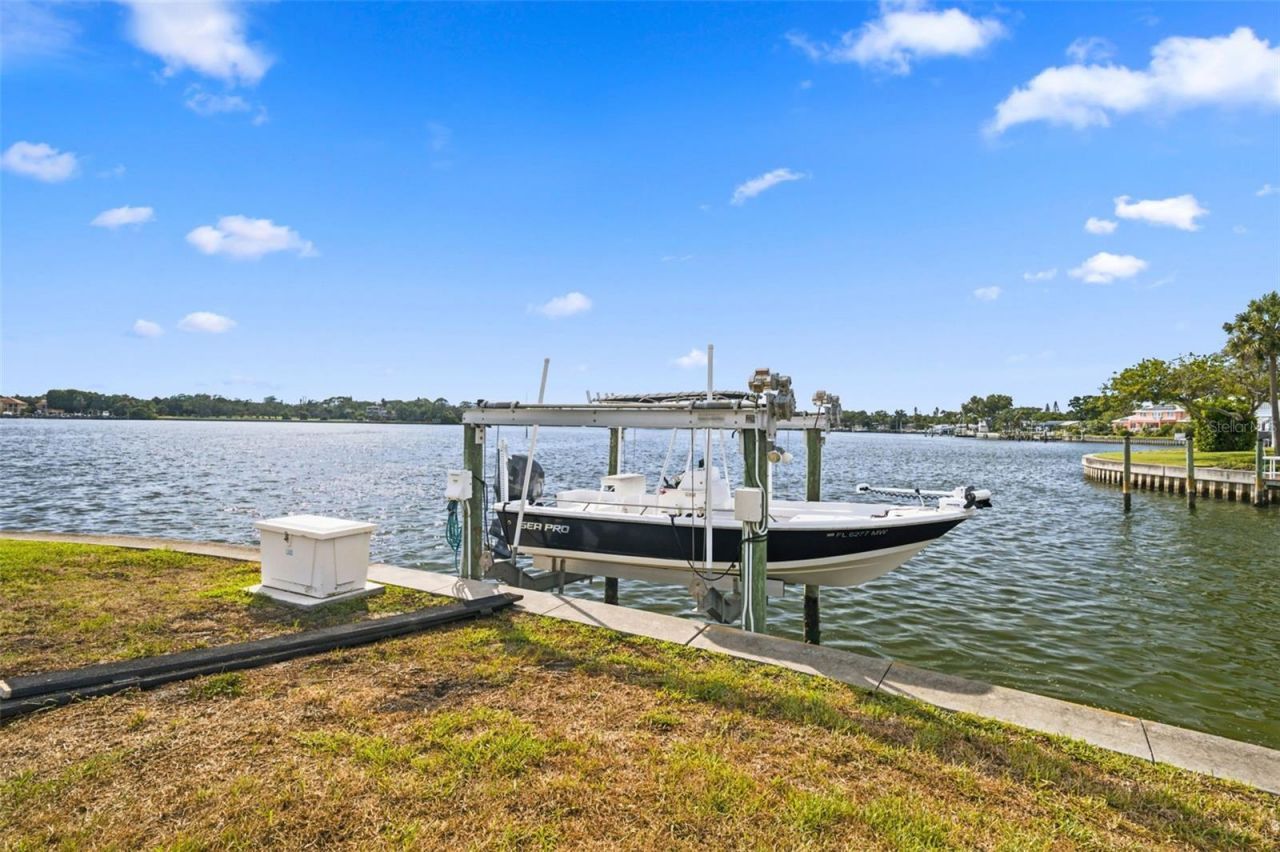 5117 Salmon Drive Se, Unit B, Saint Petersburg, FL 33705 Photo