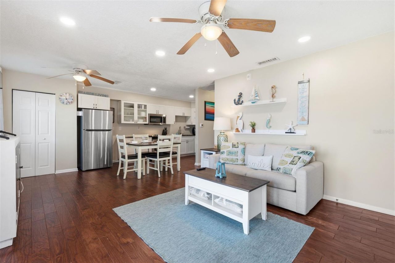 5117 Salmon Drive Se, Unit B, Saint Petersburg, FL 33705 Photo