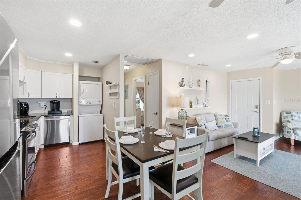 5117 Salmon Drive Se, Unit B, Saint Petersburg, FL 33705 Photo