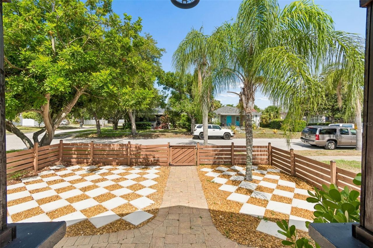 1011 14th Street N, Saint Petersburg, FL 33705 Photo