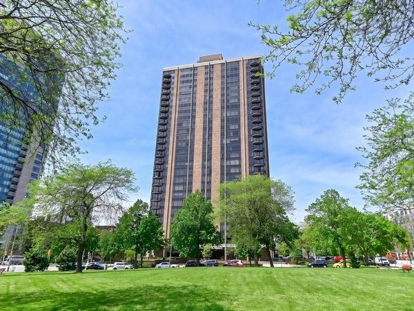 929 N Astor STREET, Unit 403, Milwaukee, WI 53202