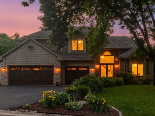 800 Fox Court, Chanhassen, MN 55317