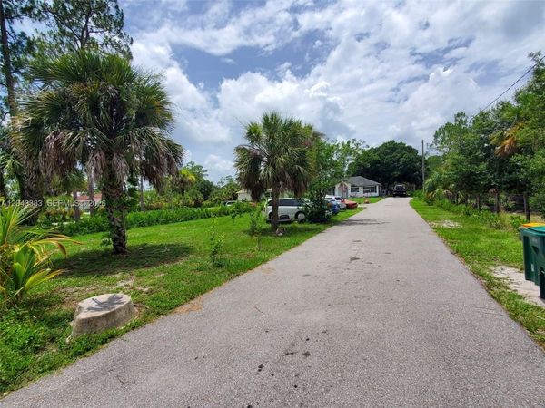 2830 NE 4th Ave, Naples, FL 34120