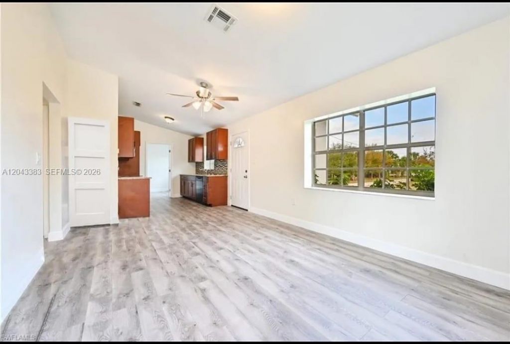 2830 NE 4th Ave, Naples, FL 34120 Photo