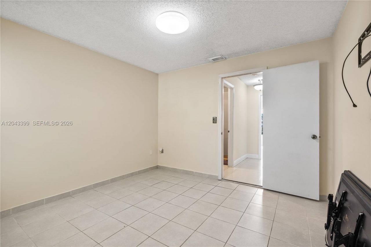 910 SW 140th Ave, Miami, FL 33184 Photo