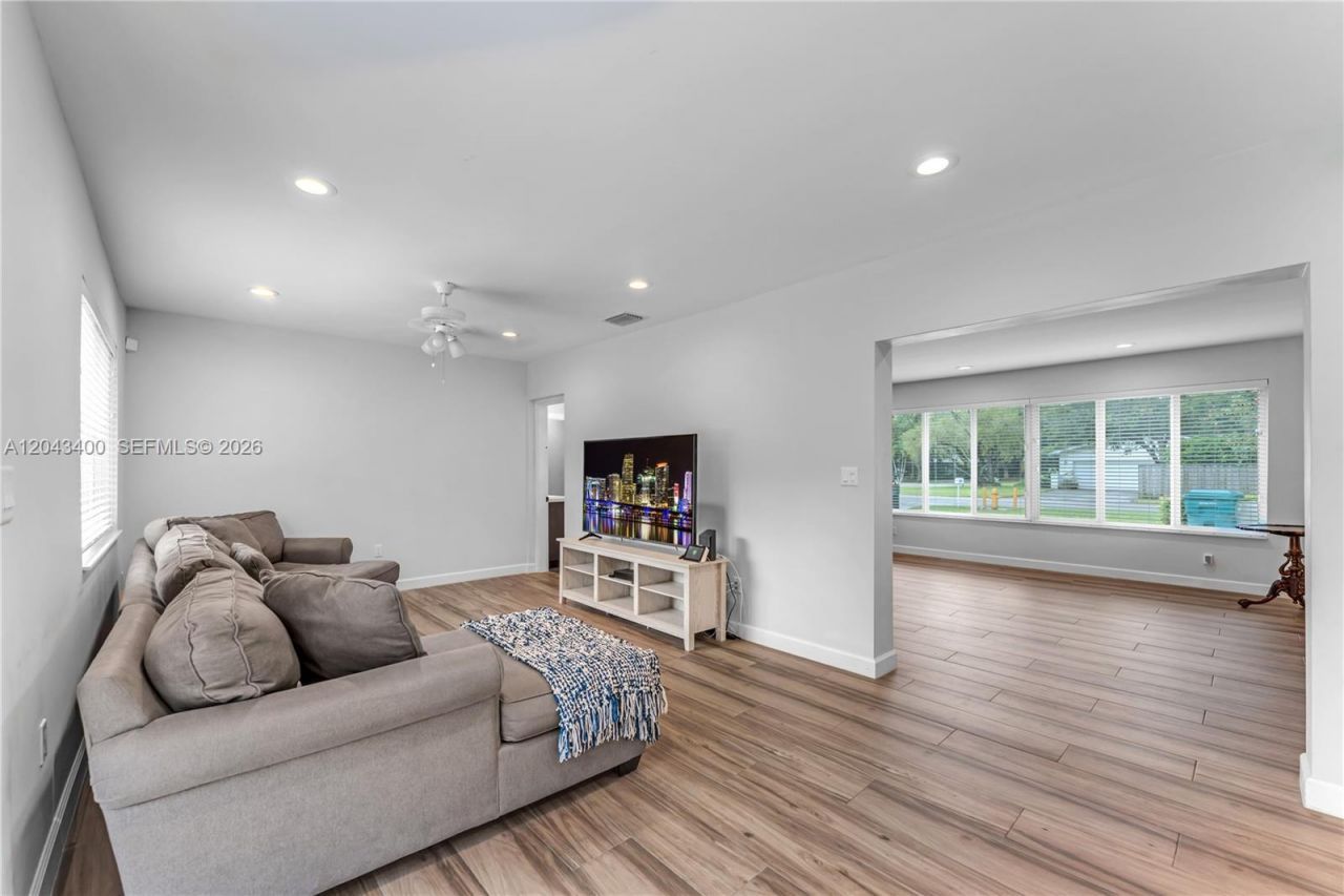 8255 SW 134th St, Pinecrest, FL 33156 Photo
