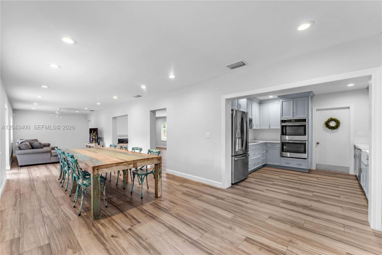 8255 SW 134th St, Pinecrest, FL 33156 Photo