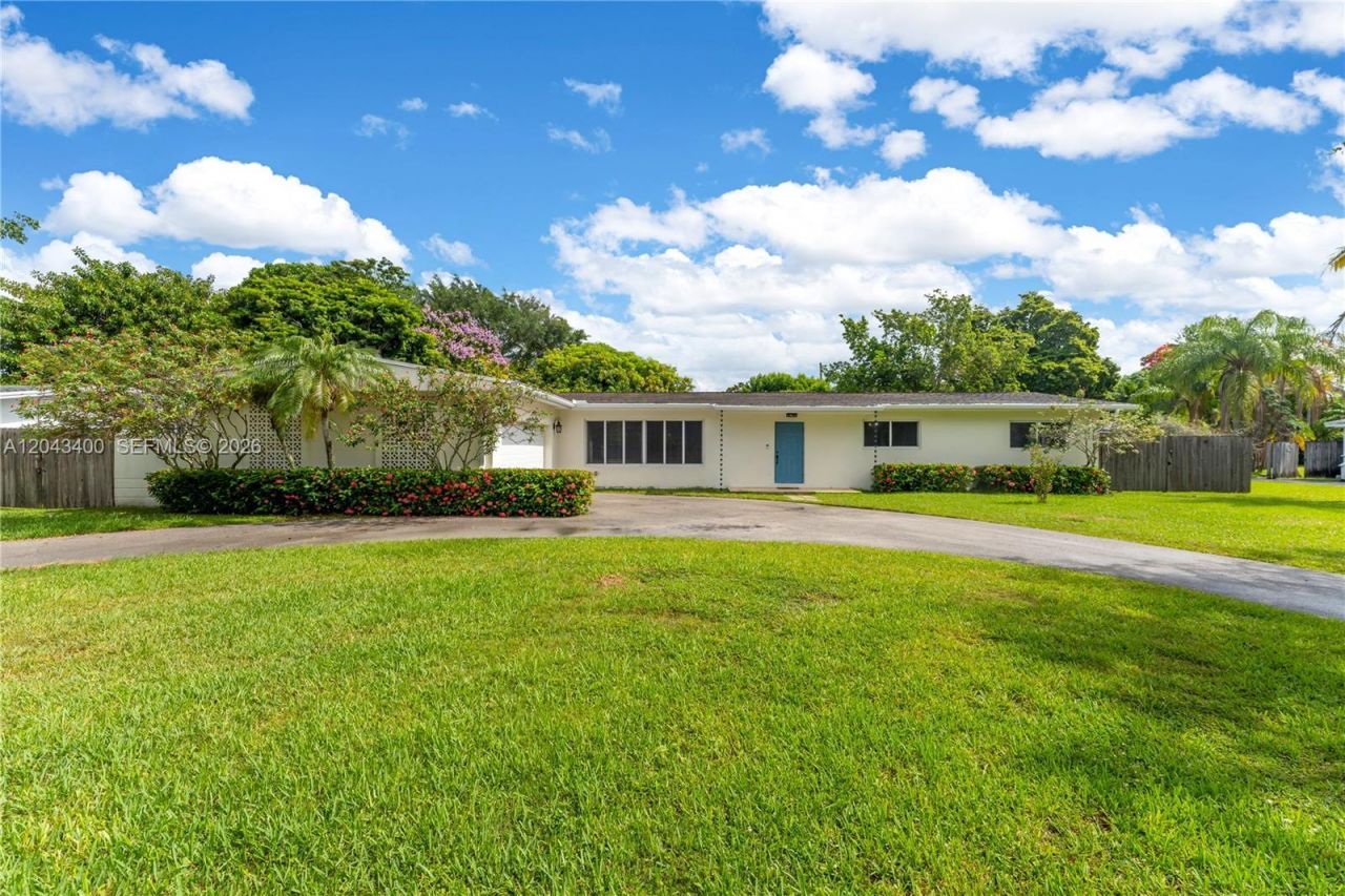 8255 SW 134th St, Pinecrest, FL 33156 Photo