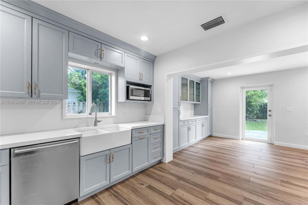 8255 SW 134th St, Pinecrest, FL 33156 Photo
