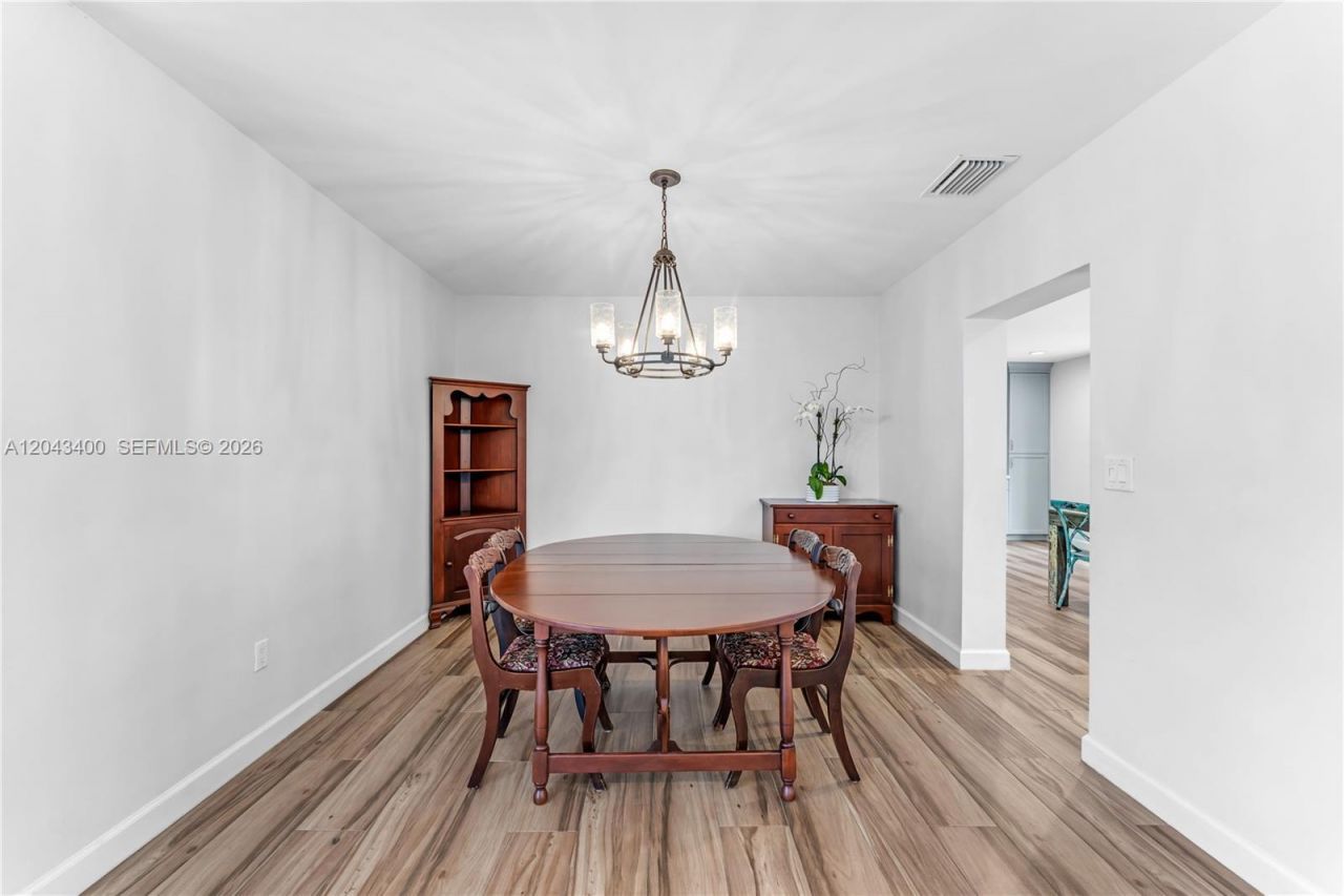 8255 SW 134th St, Pinecrest, FL 33156 Photo