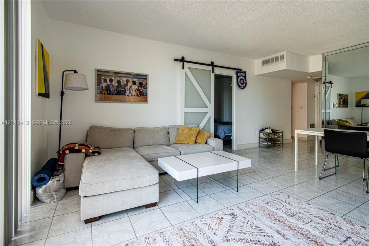 800 West Ave, Unit 414, Miami Beach, FL 33139 Photo