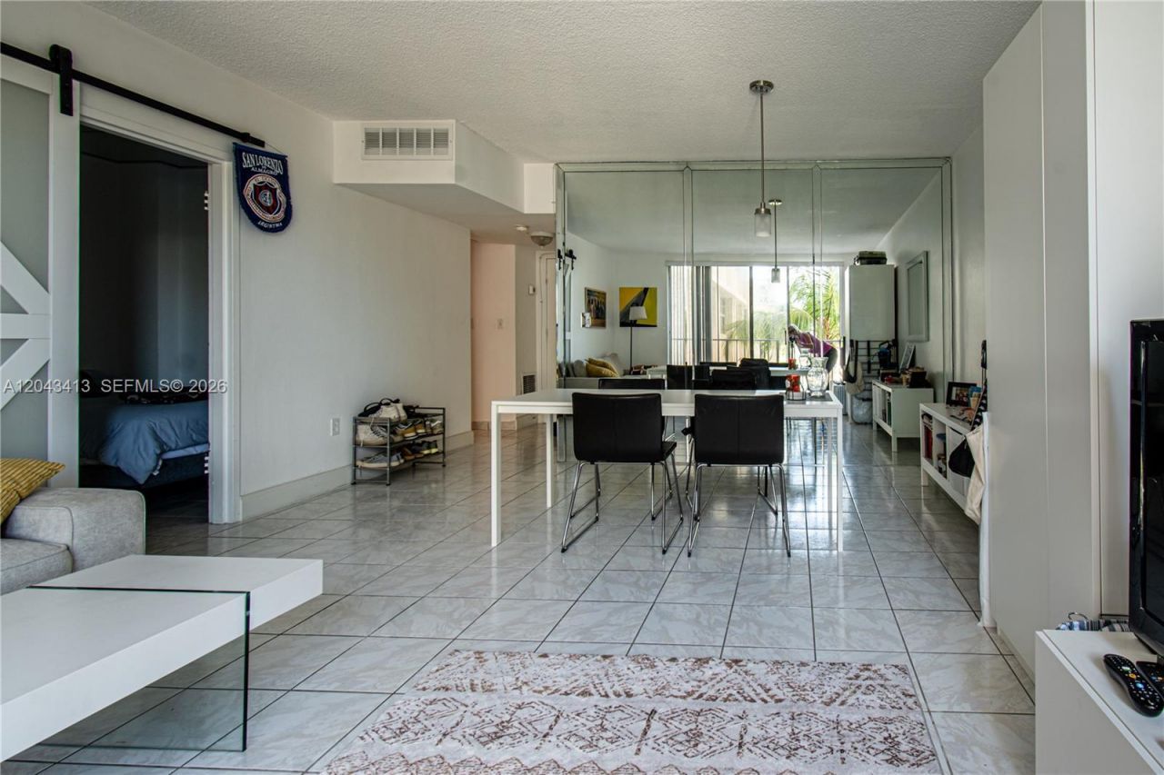 800 West Ave, Unit 414, Miami Beach, FL 33139 Photo
