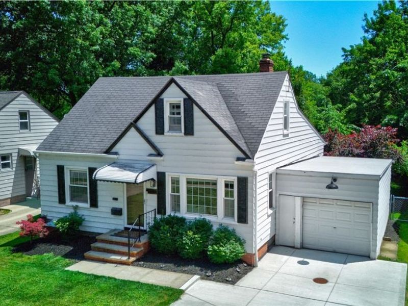 1211 Iroquois Avenue, Mayfield Heights, OH 44124 Photo 2
