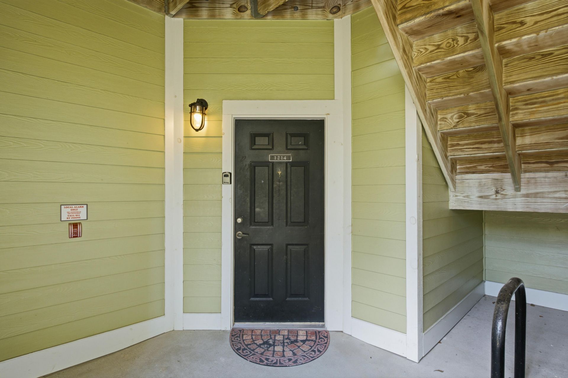 1214 Rosewood Lane Photo 3