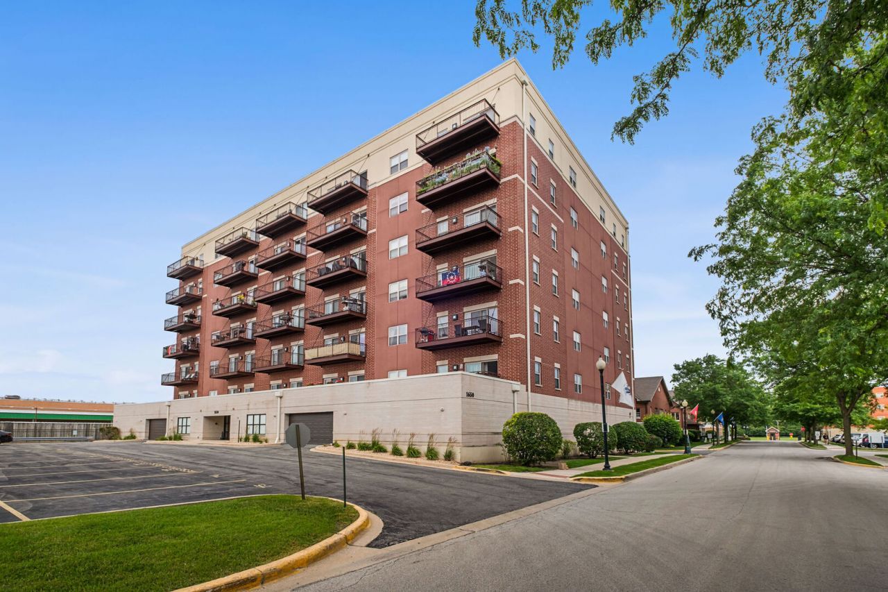 1650 Riverwoods Drive, Unit 402, Melrose Park, IL 60160 Main Photo