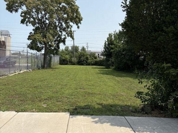 10257 S Commercial Avenue, Chicago, IL 60617