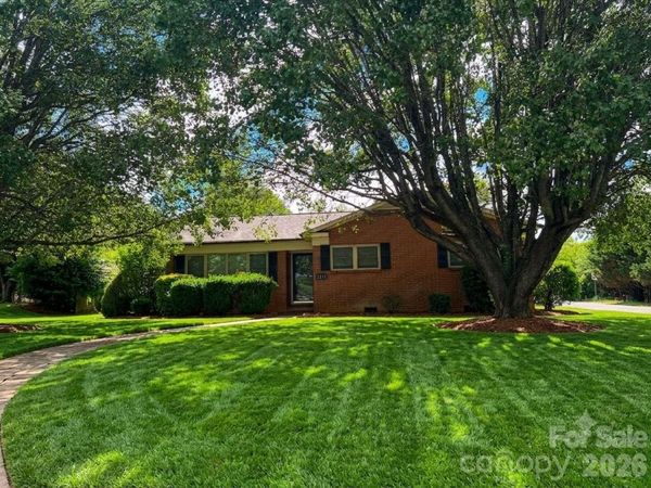 2171 6th Street NE, Hickory, NC 28601