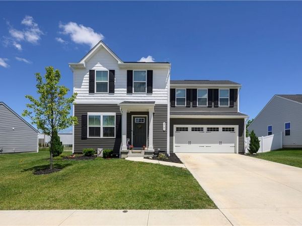 2741 Bishop Oval , Barberton, OH 44203