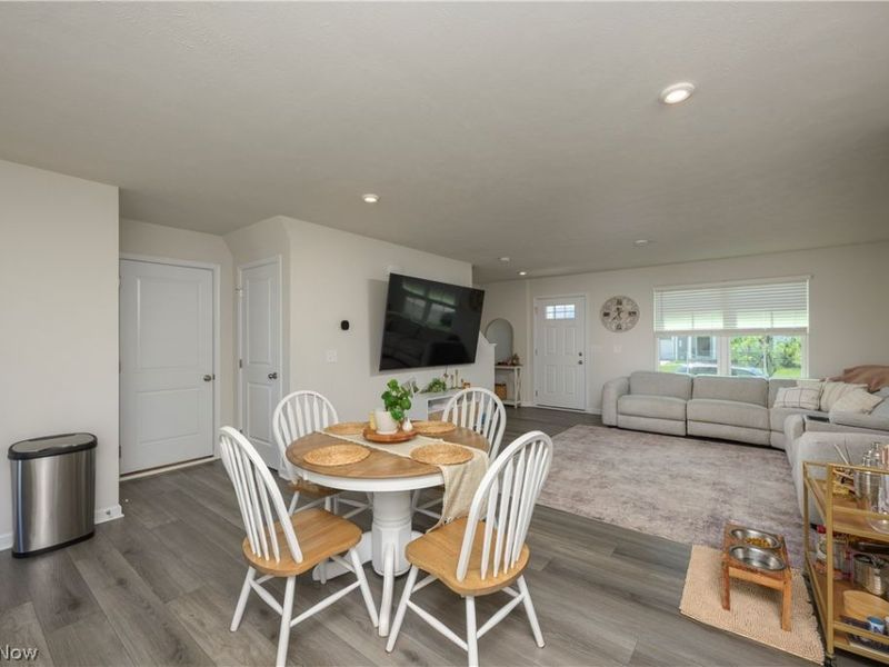 2741 Bishop Oval, Barberton, OH 44203 Photo 11