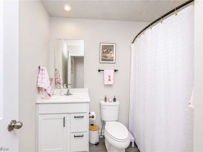 2741 Bishop Oval, Barberton, OH 44203 Photo 12