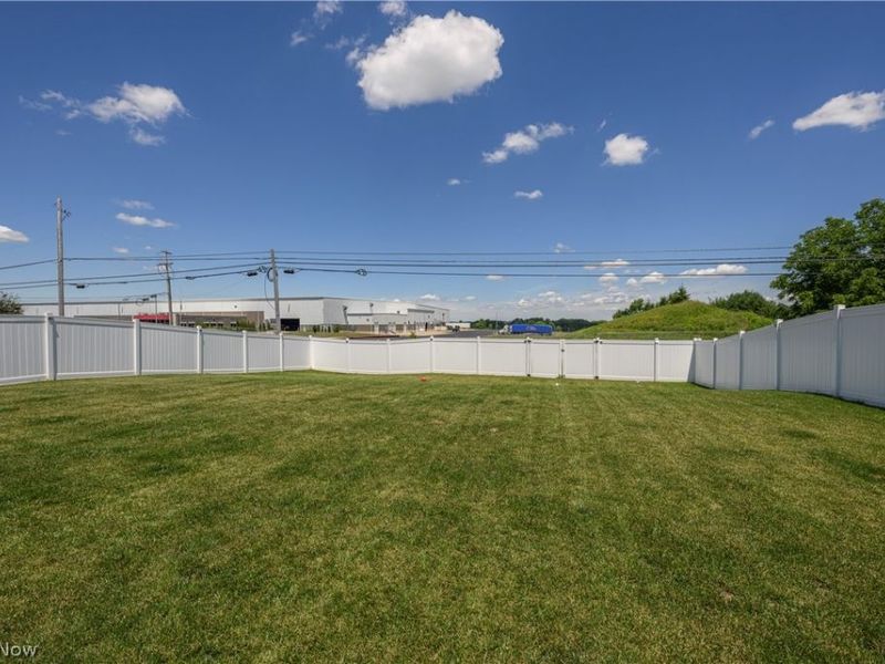 2741 Bishop Oval, Barberton, OH 44203 Photo 23
