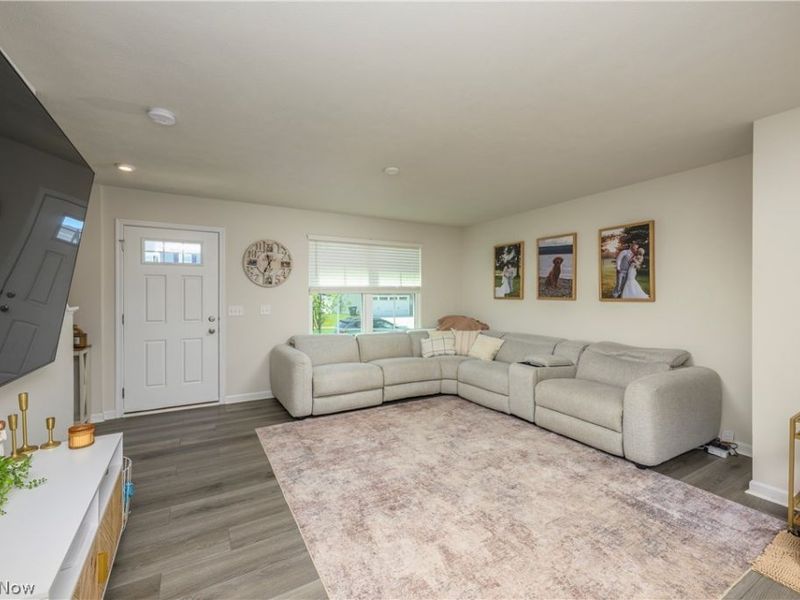 2741 Bishop Oval, Barberton, OH 44203 Photo 6