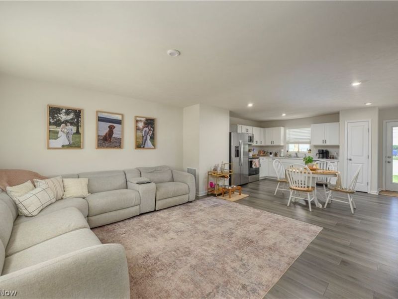 2741 Bishop Oval, Barberton, OH 44203 Photo 7