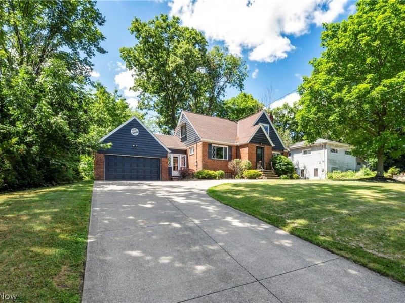 6524 E Pleasant Valley Road, Independence, OH 44131 Photo 2