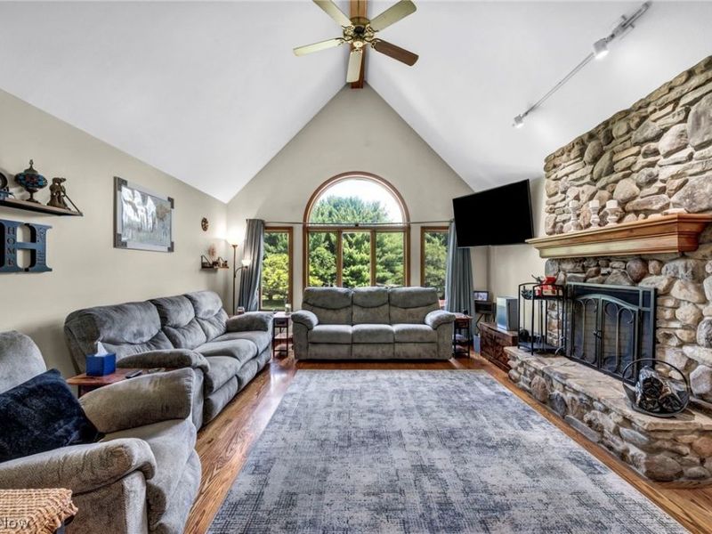 16420 Vernon Drive, West Farmington, OH 44491 Photo 9