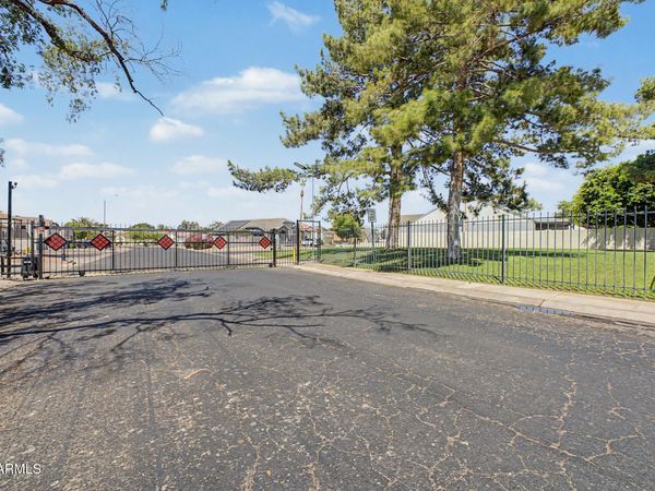 10405 N 65th Drive, Glendale, AZ 85302