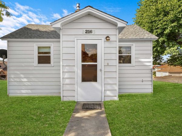 216 W Cole Ave, Wilbur, WA 99185