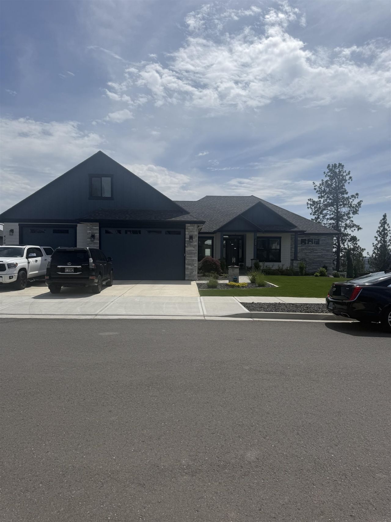 4209 W Pine Cliff Dr, Spokane, WA 99208 Main Photo