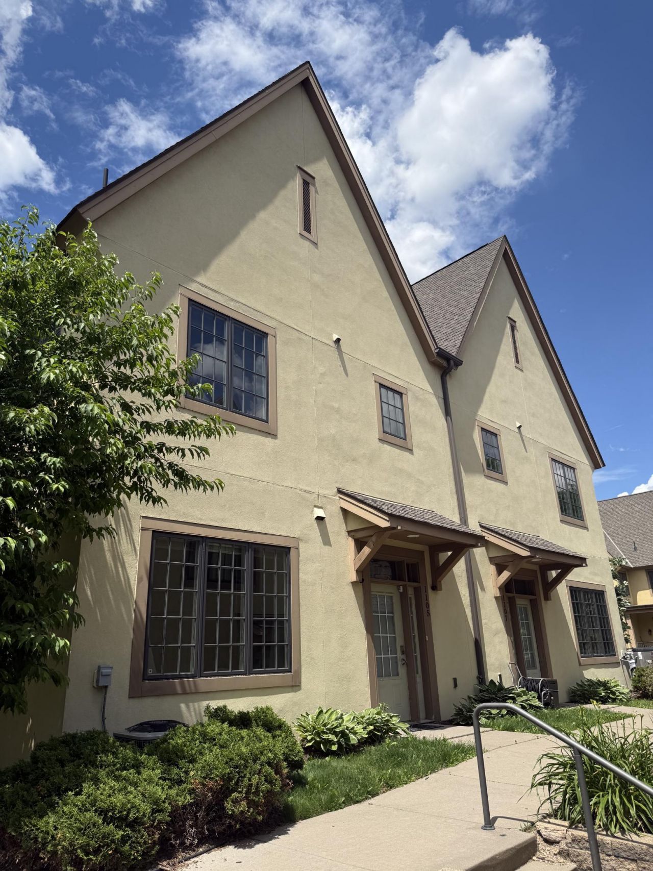 1105 10th Avenue N Minneapolis, MN 55411