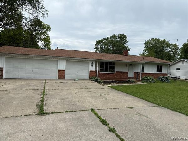 5347 Mapletree Drive , Flint Twp, MI 48532