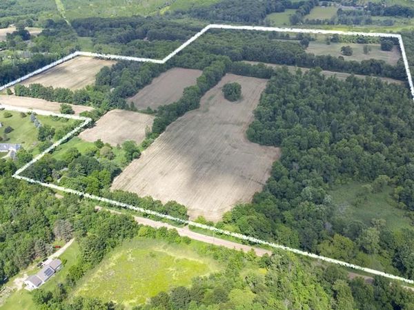 7114 Mabley Hill Road , Tyrone Twp, MI 48430
