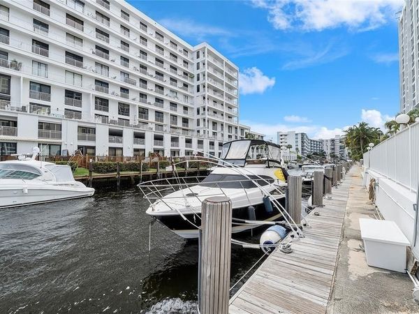 3100 NE 49th Street, Unit 807, Fort Lauderdale, FL 33308