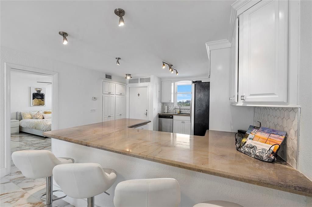 3100 NE 49th Street, Unit 807, Fort Lauderdale, FL 33308 Photo