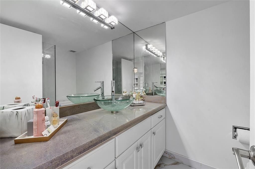 3100 NE 49th Street, Unit 807, Fort Lauderdale, FL 33308 Photo