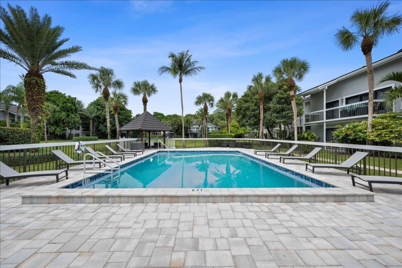 11863 Wimbledon Circle, Unit 524, Wellington, FL 33414 Photo