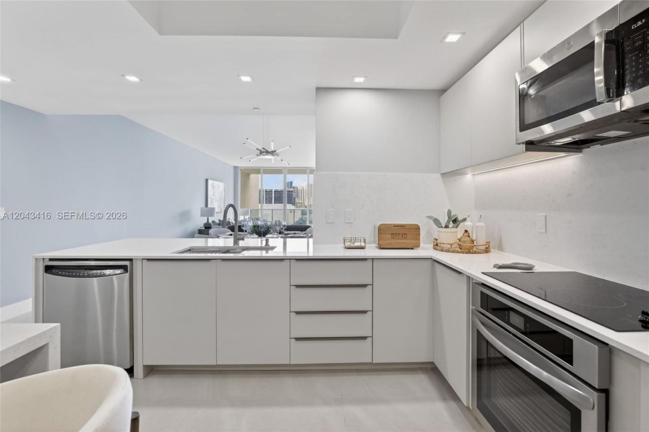 3330 NE 190th St, Unit 718, Aventura, FL 33180 Photo