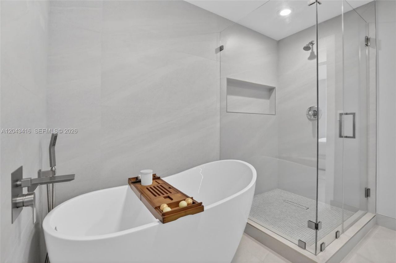 3330 NE 190th St, Unit 718, Aventura, FL 33180 Photo