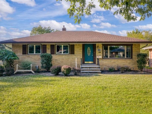10890 Tiffany Lane , Parma Heights, OH 44130